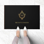 Black Imitats Gold Wappen Monogram Name Vintag Fußmatte<br><div class="desc">Ein elegantes Schwarz-Gold-Design mit dem Monogramm in einem Vintagen Wappen, das als Geschenk für einen Mann empfohlen wird. Das Wappen ist eine goldene Folie aus Imitaten, der Hintergrund ist schwarz. Unter dem Wappen, in kleinen Kappen, ist der Name in goldenen Kappen. Das Vintage Wappen aus einer alten Buchbinderei aus dem...</div>