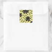 Black Ink Daisies Yellow Boho Brautparty Quadratischer Aufkleber (Tasche)