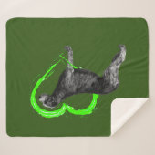 Black Irish Wolfhound Green Heart Sherpadecke (Vorderseite (Horizontal))