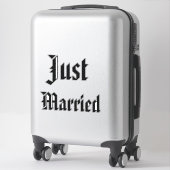 Black Just Married American Text Schriftart Aufkleber (Koffer)