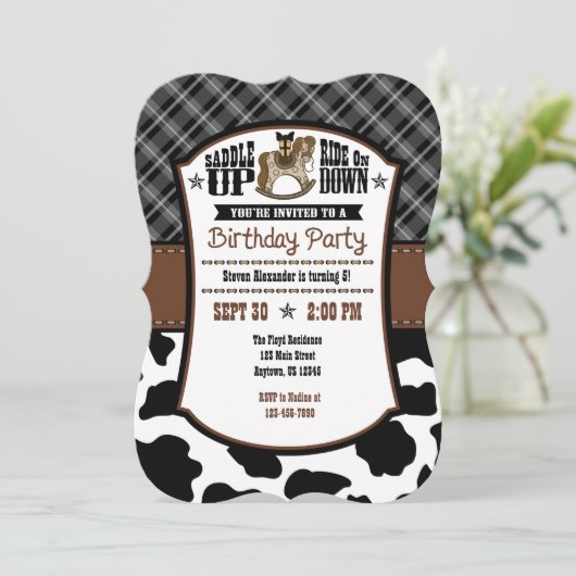 Black Kariert Cowhide Cowboy Birthday Einladung (Stehend Vorderseite)