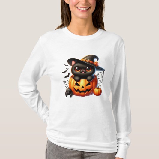 Black Kitten in einem Halloween-Kürbis T-Shirt (Vorderseite)