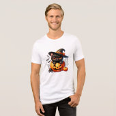 Black Kitten in einem Halloween-Kürbis Tri-Blend Shirt (Vorderseite voll)