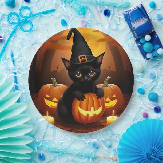 Black Kitten in Hexenhut Amid Halloween Pumpkins Pappteller (Party)