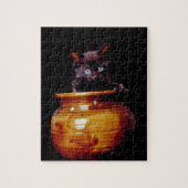 Black Kitten in Keramik Vase, schwarzer Hintergrun Puzzle (Vertikal)