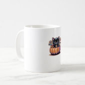 Black Kitten in Leckerei Bucket Classic T - Shirt Kaffeetasse (Vorderseite Links)
