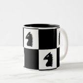 Black Knight Schach Game Zweifarbige Tasse (VorderseiteRechts)