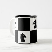 Black Knight Schach Game Zweifarbige Tasse (Vorderseite Links)