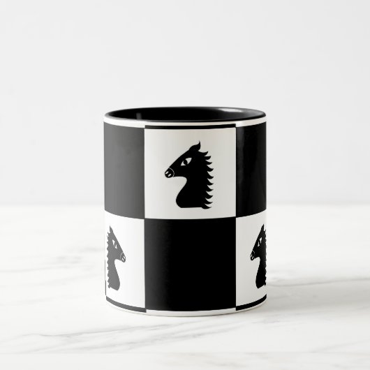 Black Knight Schach Game Zweifarbige Tasse (Mittel)