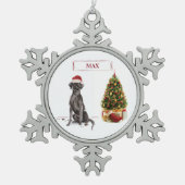 Black Lab Funny Christmas Dog and Tree Schneeflocken Zinn-Ornament (Vorderseite)