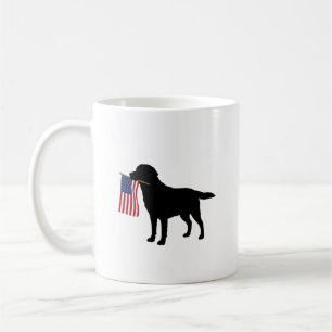 Black Lab Hund Holding 4. Juli Patriotic USA Flag Kaffeetasse