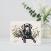 Black Lab in Wildflowers Hello Personalized Postkarte (Stehend Vorderseite)
