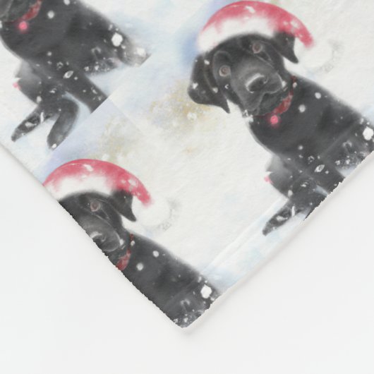 Black Lab-Welpe in Weihnachtsmannmütze oder benutz Fleecedecke (Ecke)