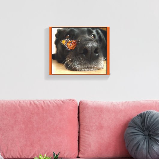 BLack-Labor-Hund mit Schmetterling Leinwanddruck (Insitu (Wohnzimmer))
