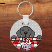 Black Labrador beobachtet Kuchen Schlüsselanhänger (Vorderseite)