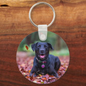 Black Labrador In Fall Leaves Schlüsselanhänger (Vorderseite)