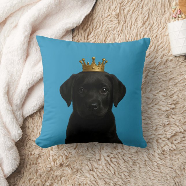 Black Labrador Puppy in Gold Crown Niedlich Kissen (Decke)