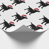 Black Labrador Retriever In Weihnachtsmannmütze We Geschenkpapier (Ecke)