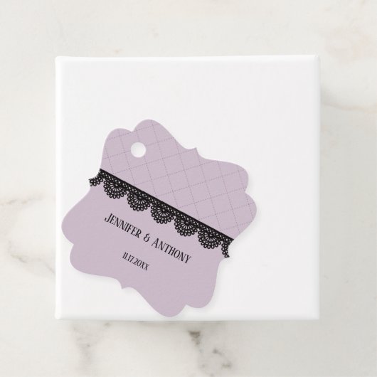 Black Lace on Soft Lavender Custom Wedding Geschenkanhänger (Beispiel)