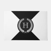 Black Laurel Wreath Monogram Fußmatte (Vorderseite)