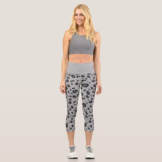 Black Leopard Pattern On Grey Capri Leggings (Vorderseite)