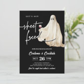 Black Let's Get Sheet Faced Funny Halloween Einladung (Stehend Vorderseite)