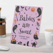 Black & Lila Halloween Baby Dusche Gefallen Sockelschild (In SItu)