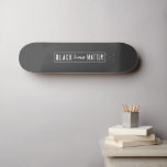 Black Lives Materie | BLM Race Equality Modern Skateboard<br><div class="desc">Ein einfaches,  stilvolles "Black Life Materie" zitiert Kunstdesign mit zeitgenössischer urbaner Typografie und einer einfachen,  kühnen Grenze. Unser minimalistisches,  modernes,  einfarbiges Schwarz-Weiß-Design wird von der BLM-Bewegung inspiriert,  um das Bewusstsein für Rassismus und Rassengleichheit zu schärfen.</div>