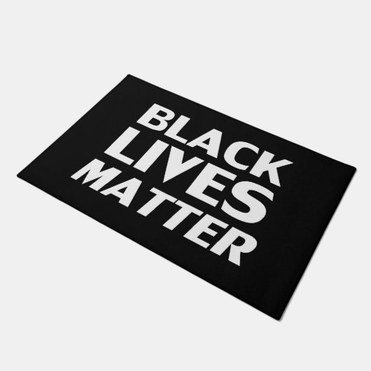 Black Lives Matt White Black Typografy Muster Fußmatte (Schrägansicht)