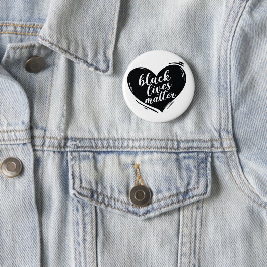 Black Lives Matter Heart Button (Beispiel)