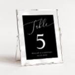Black Minimal Wedding Tischnummer<br><div class="desc">Minimale und elegante Hochzeitstil-Tischnummer mit modernem Skripttext,  der oben auf schwarzem Hintergrund "Table" steht.</div>