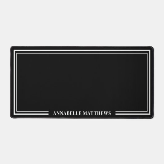 Black Minimalist Monogram Schreibtischunterlage (Vorderseite)