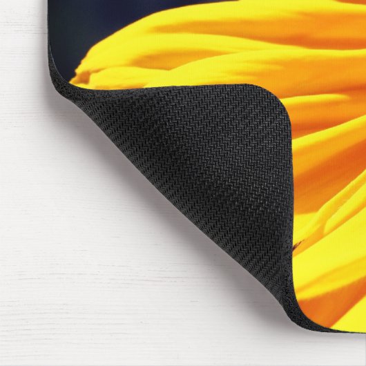 Black Mit Augen Susan Blume Petals Mousepad (Ecke)