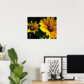 Black Mit Augen Susan Daisies Poster (Heimbüro)