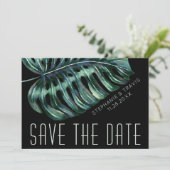 Black Mod Monstera Dark Moody Tropical Wedding Save The Date (Stehend Vorderseite)