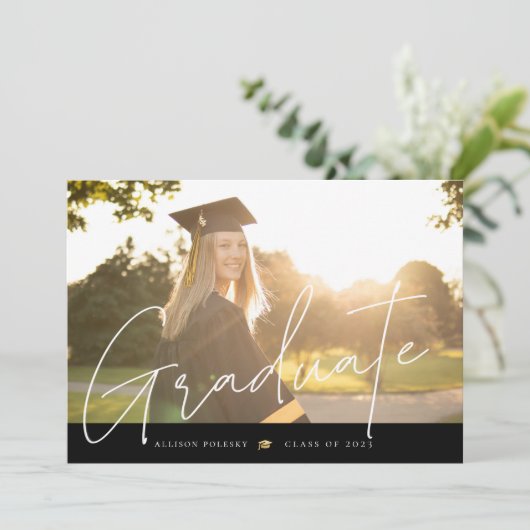 Black Modern Class of 2024 Abschluss Ankündigung (Stehend Vorderseite)