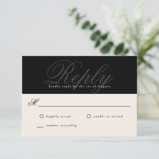 Black Modern Elegant Minimal Monogram Wedding RSVP Karte (Stehend Vorderseite)