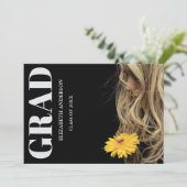 Black Modern Minimalist Graduation Ankündigung (Stehend Vorderseite)