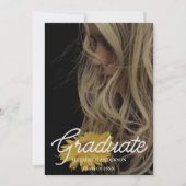 Black Modern Minimalist Graduation Ankündigung (Vorderseite)