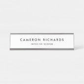 Black Modern Minimalist Typography Personalized Schreibtischnamensplakette (Vorderseite )