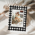 Black Modern Retro Kariertes Foto Xmas Feiertagskarte<br><div class="desc">Diese Weihnachtskarte ist in natürlichen handgezeichneten Gingham kariert,  Vintag inspiriert Ferienfarben und Bio Typografie unterhaltsam.</div>