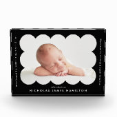 Black Modern Scalloped Birth Ankündigung Fotoblock (Vorderseite)