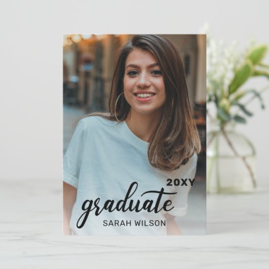 Black Modern Script Graduate 2 Foto Drive by Einladung (Stehend Vorderseite)