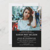 Black Modern Script Graduate 2 Foto Drive by Einladung (Rückseite)