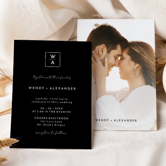 Black Modern Script Monogram Wappen Foto Wedding Einladung