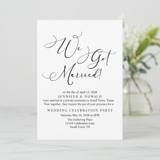 Black Modern Simple Script Wedding Just Married Einladung (Stehend Vorderseite)
