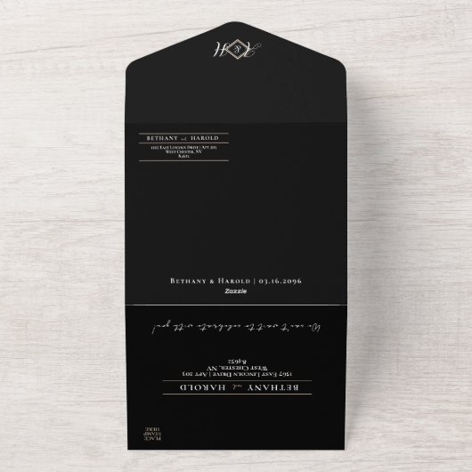 Black Monogram All in One Wedite Einladung (Außenbereich)