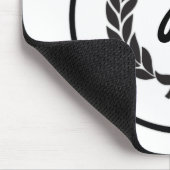 Black Monogram Laurel Wreath Mousepad (Ecke)