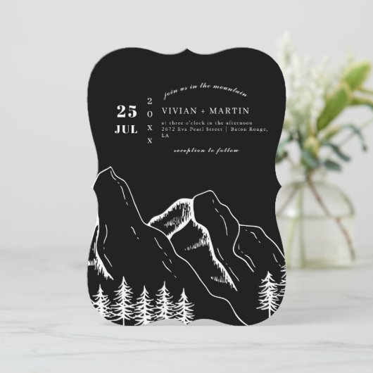 Black Mountains Pine Tree Outdoor Hochzeit Einladung (Stehend Vorderseite)
