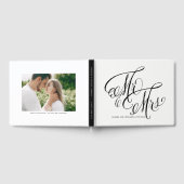 Black Mr. und Mrs. Rustic Calligraphy Foto Wedding Gästebuch (Voll)